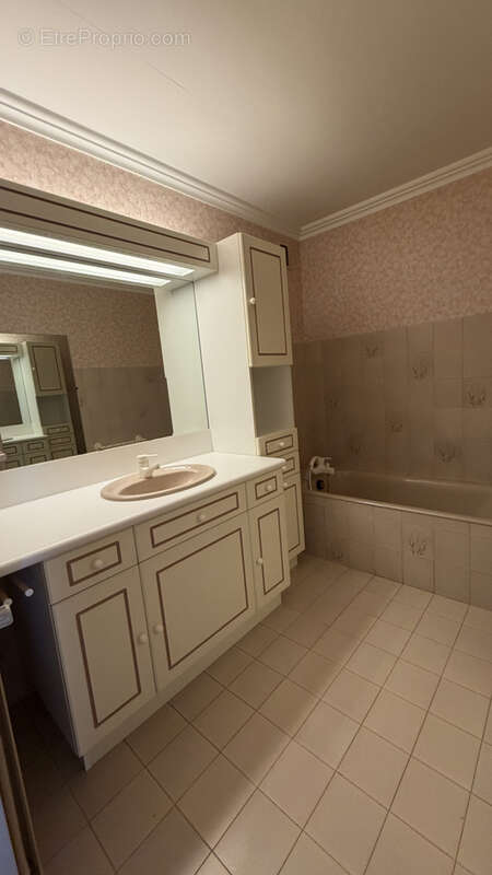 Appartement à ROCHE-LA-MOLIERE