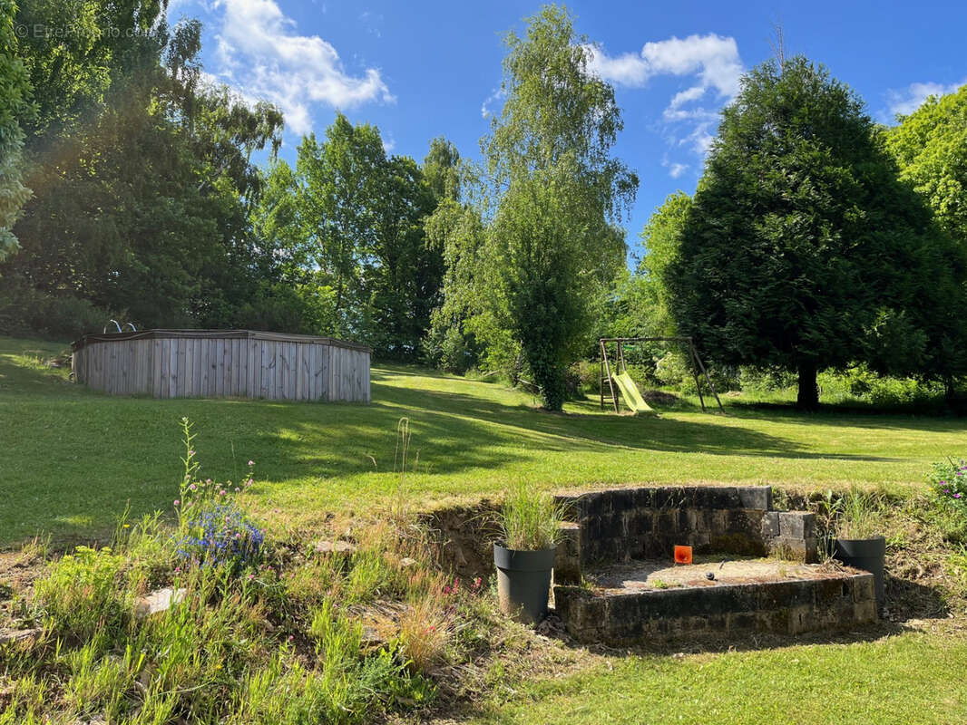 Coussac Bonneval Longère de 6 pièces, 1,2 hectares, piscine et des vues - photo 5