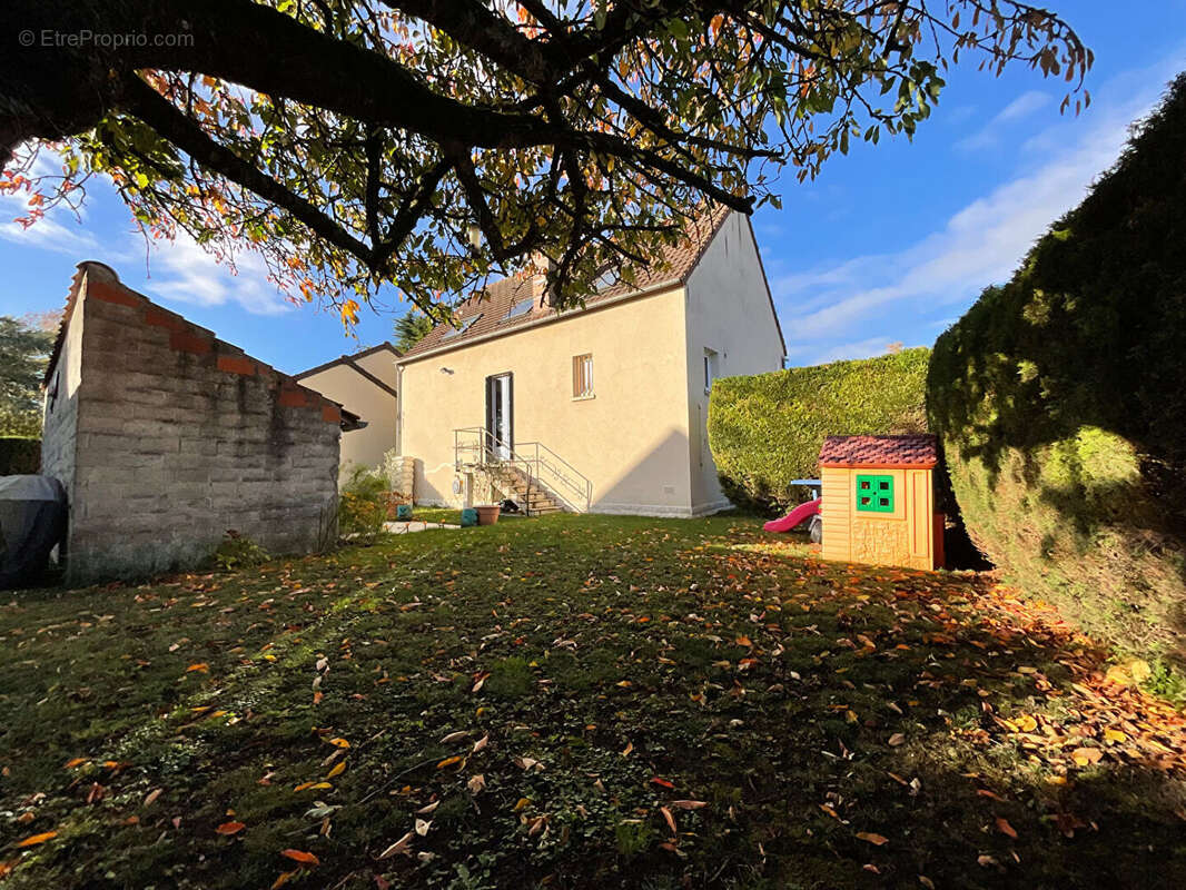 Maison à MAURECOURT