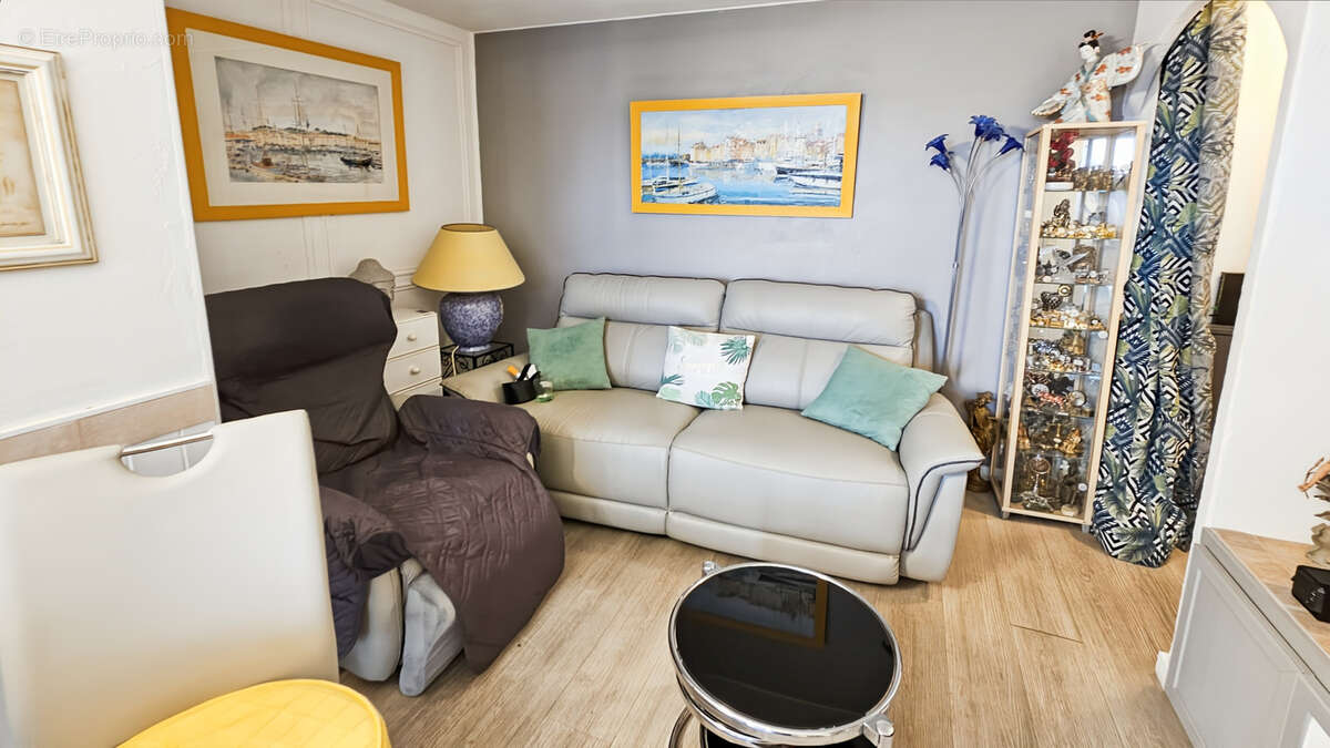 VIAGER OCCUPÉ (H.76 ans), FRÉJUS, 2 pièces + cave Bouquet 49300 € / Rente mensuelle 363 € - photo 3