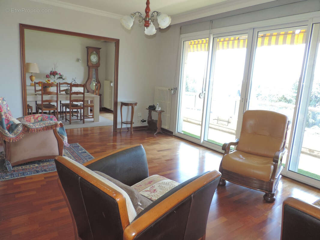 Dpt Ain (01), à vendre BOURG EN BRESSE, appartement T3 de 109 m² au sixième étage avec vue panoramique, balcon, cave et garage - photo 5