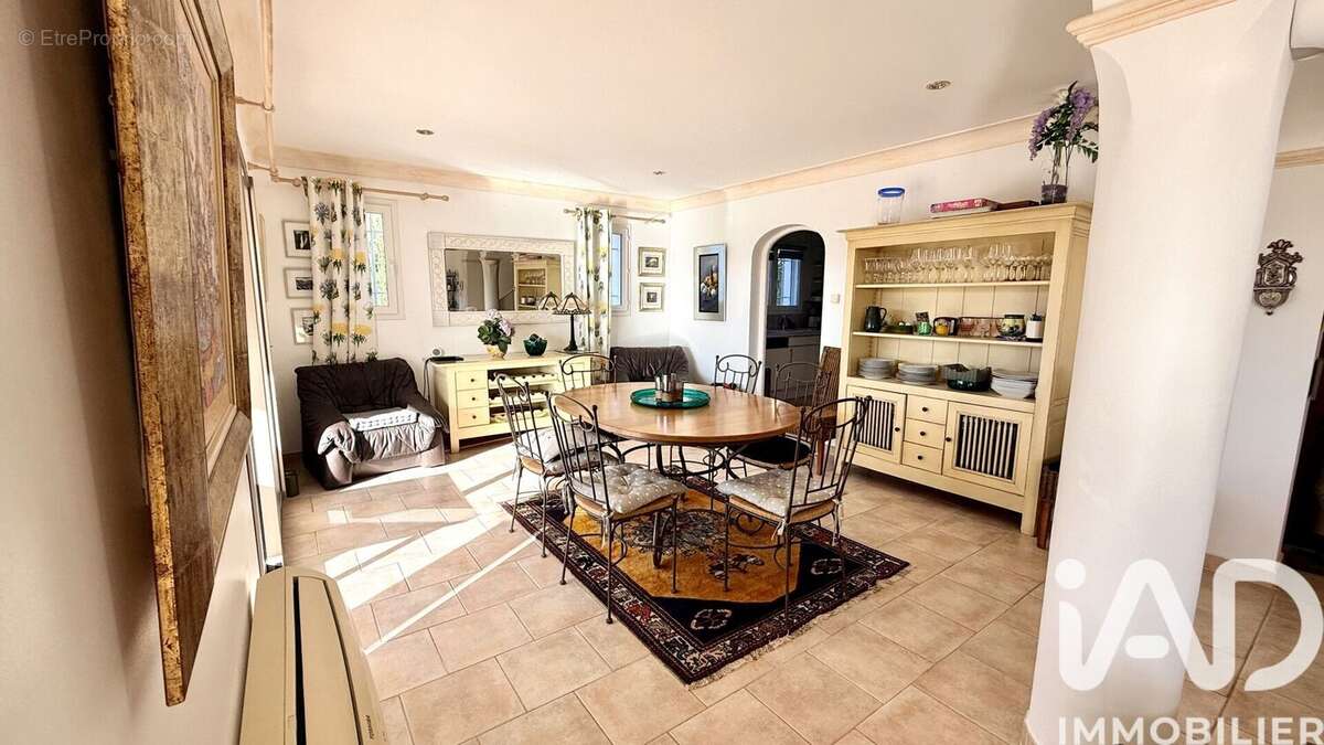 Photo 6 - Maison à ROQUEBRUNE-SUR-ARGENS