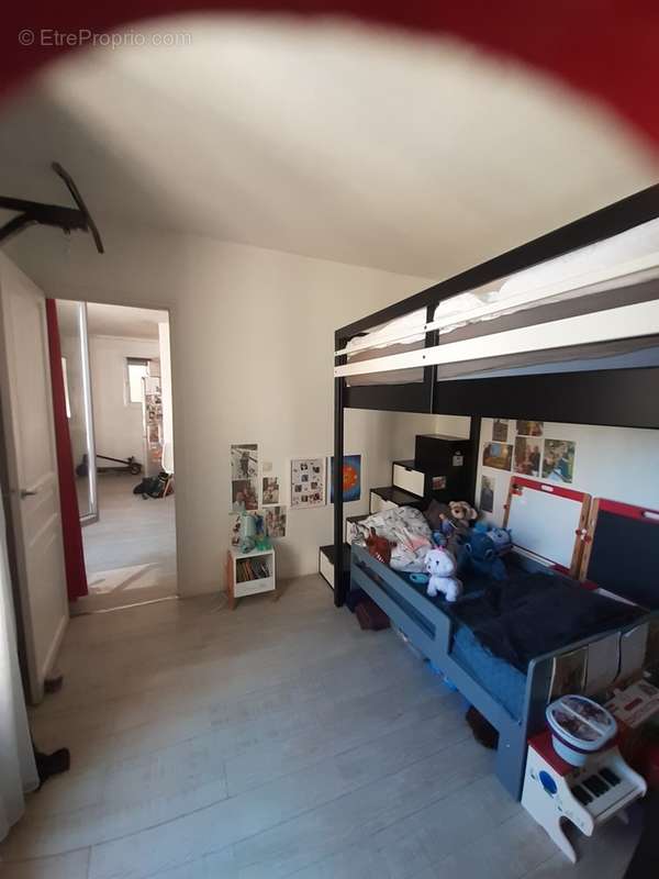 CHAMBRE - Appartement à PARIS-20E