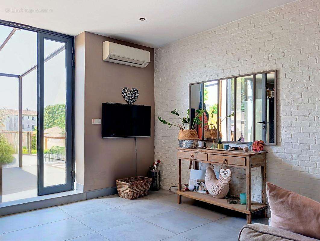 Appartement à PERNES-LES-FONTAINES