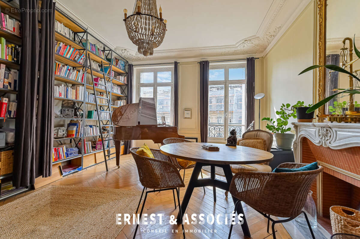 Appartement à PARIS-10E
