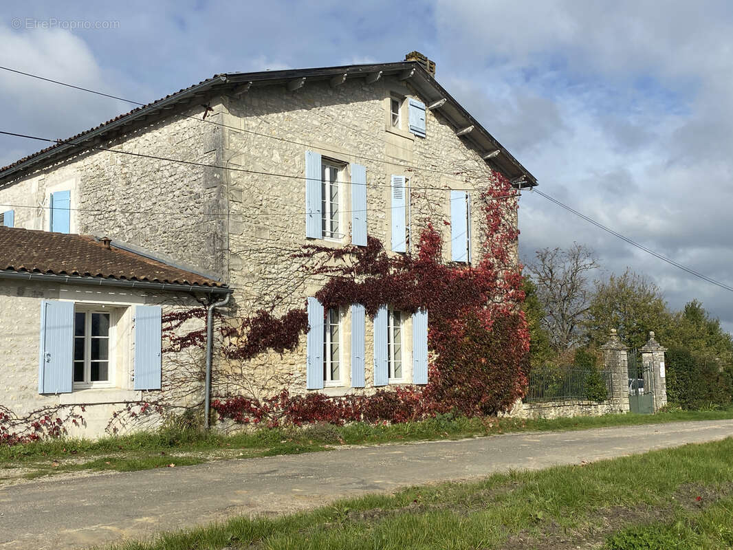 Maison à CHERVES-RICHEMONT