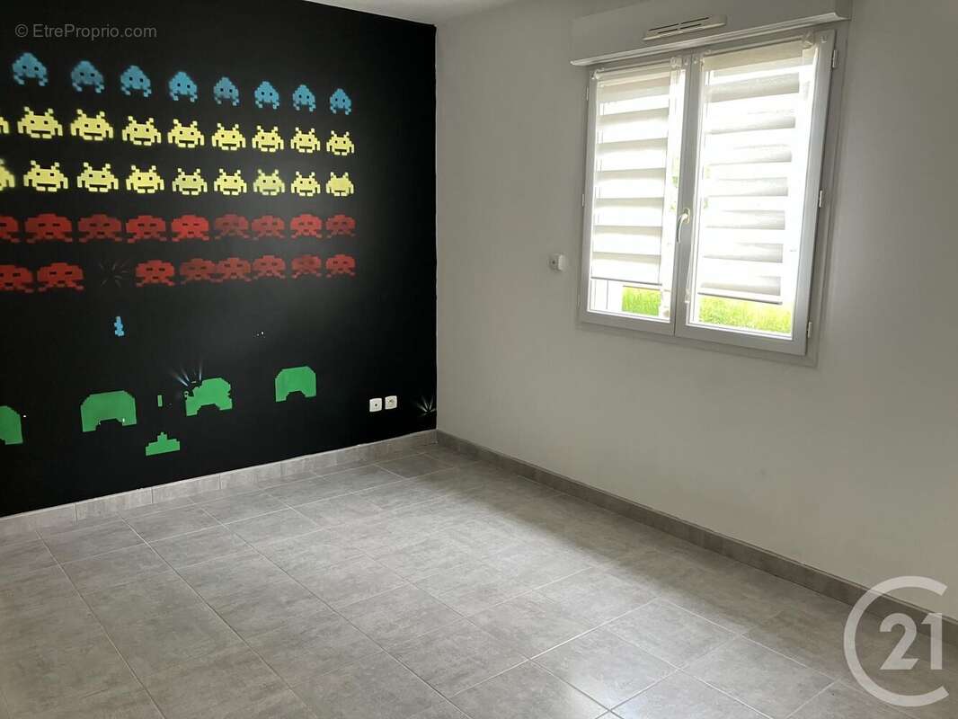 Maison à MONCETZ-LONGEVAS