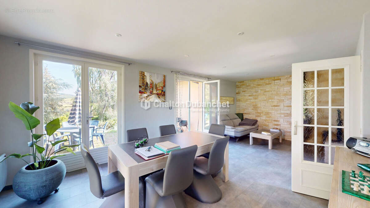 COURS LA VILLE - Maison de 116 m² - photo 6