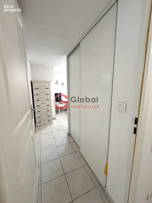 Menton - Appartement traversant 3 pièces avec terrasse plein sud, quartier Vielle Ville à deux pas des plages - photo 5