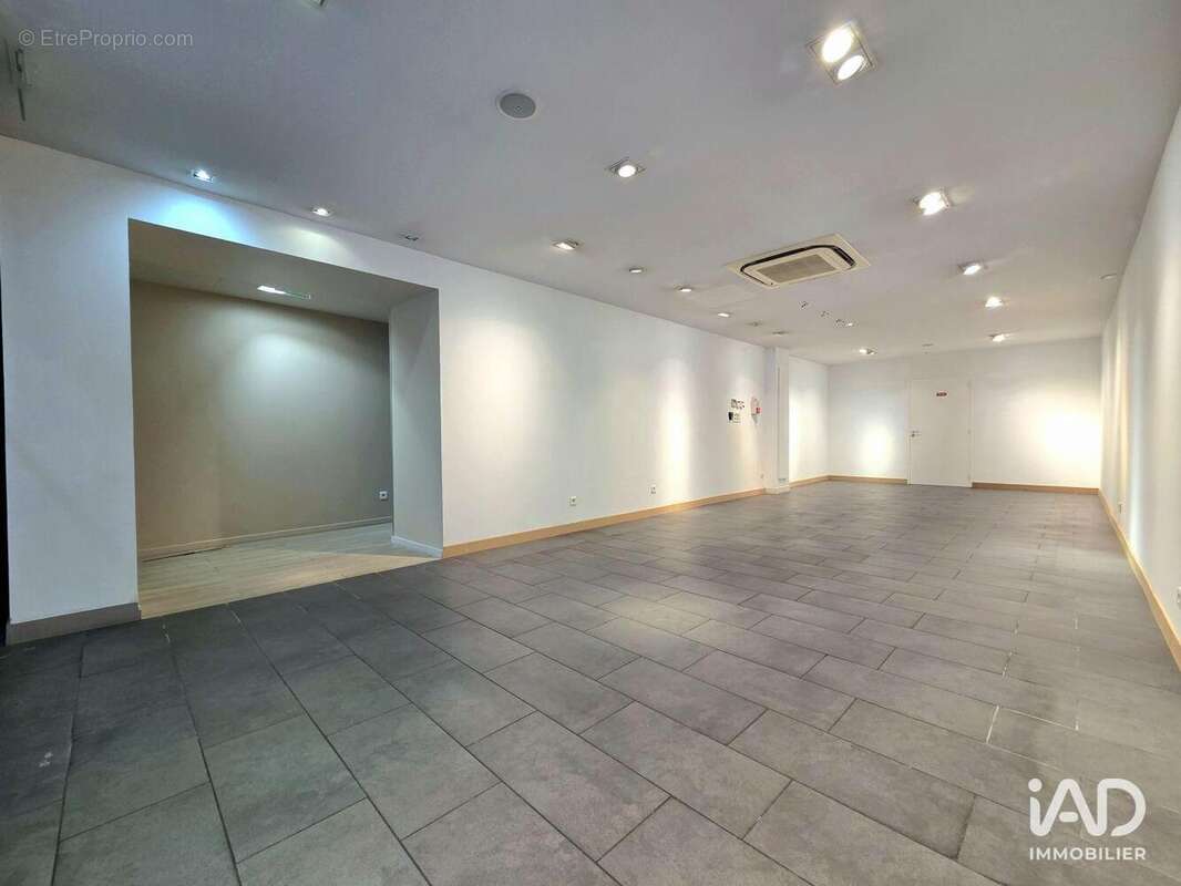 Photo 8 - Commerce à BAGNOLS-SUR-CEZE