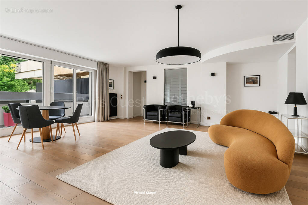 Appartement à PARIS-16E