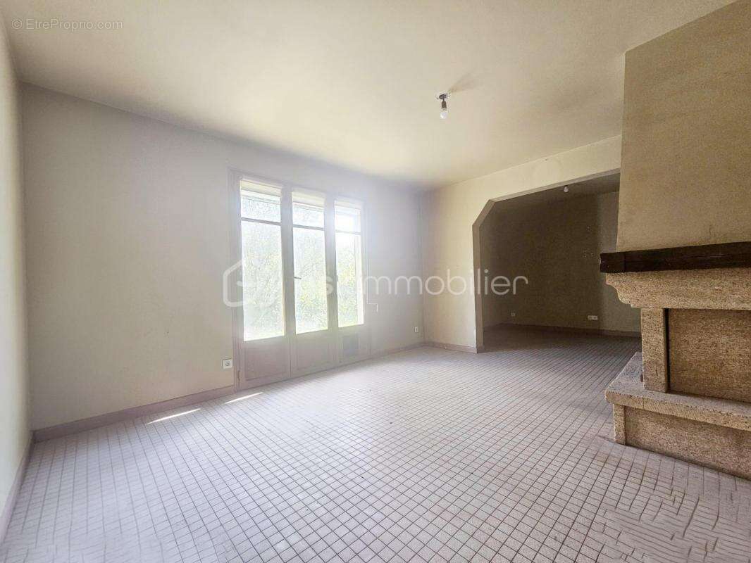 Maison à VANNES-SUR-COSSON