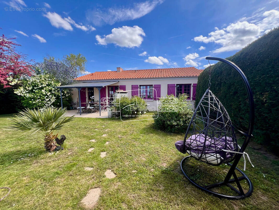 Maison à LA CHAPELLE-BASSE-MER