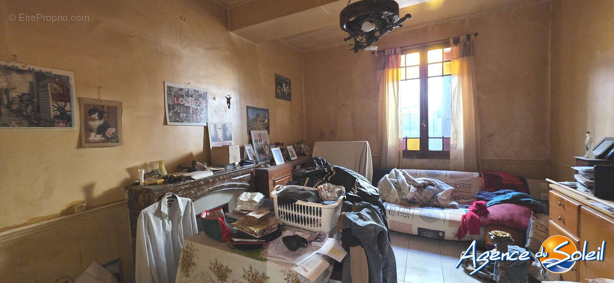 Maison à OPOUL-PERILLOS
