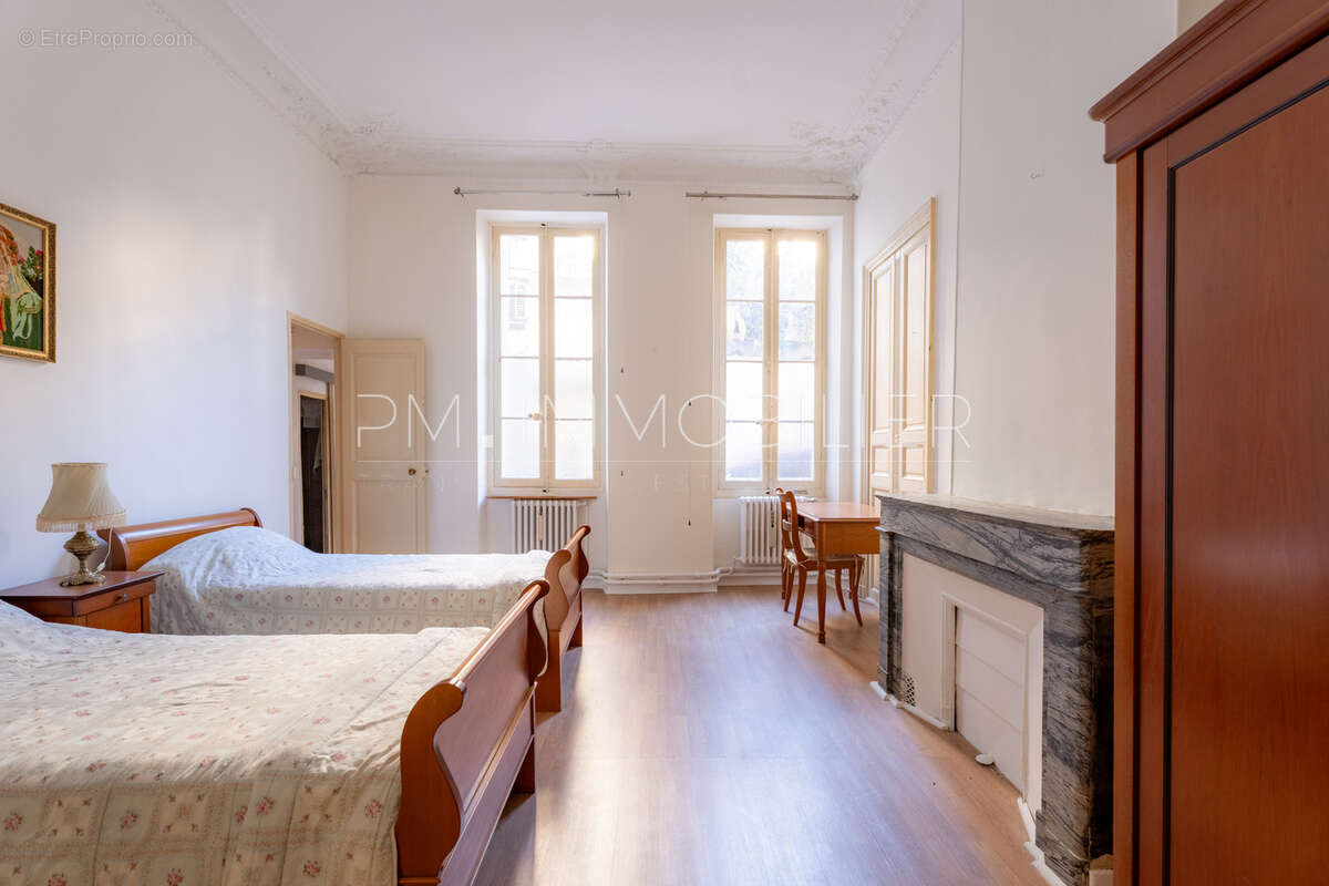 Appartement à MARSEILLE-1E
