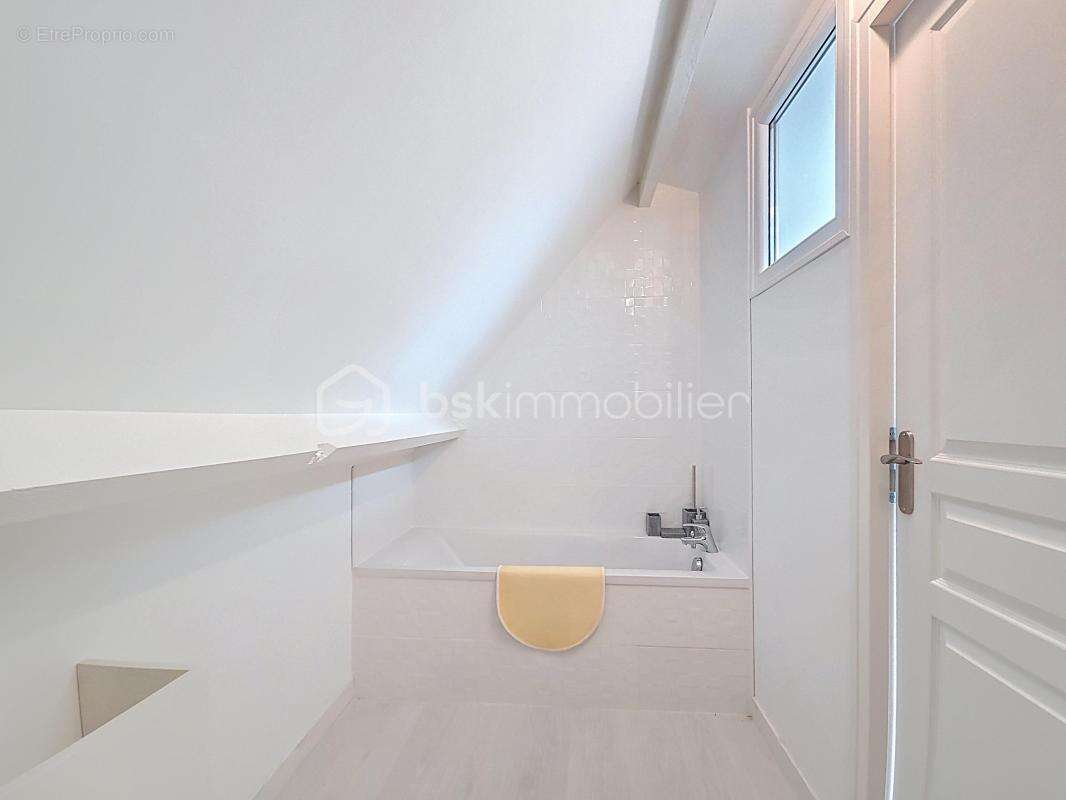 Appartement à LES PAVILLONS-SOUS-BOIS