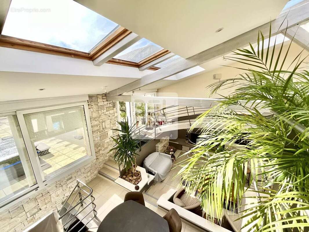 Maison à LAUDUN-L&#039;ARDOISE