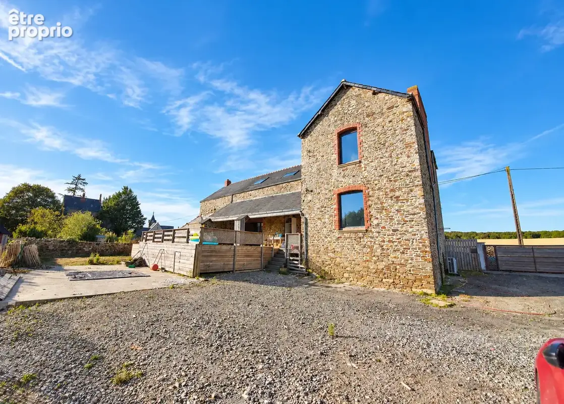 Maison en pierres rénovée de 195m2 - 8 pièces - Forges la Forêt - photo 5