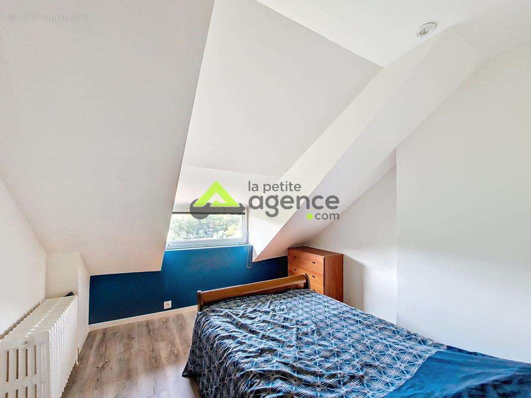 Maison à LA CELLE-DUNOISE