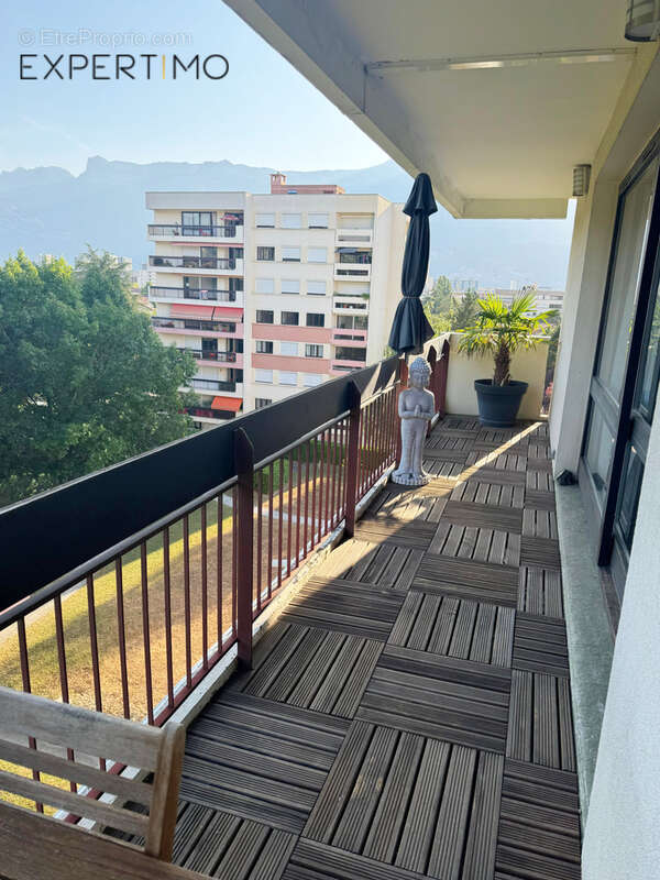 Appartement T4 de 83 m2 avec grand balcon   Résidence du Château - photo 4