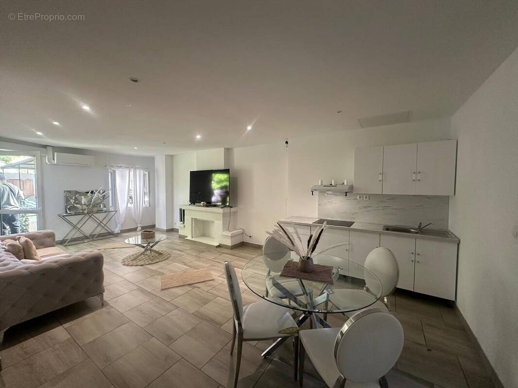 Appartement à LEZIGNAN-CORBIERES