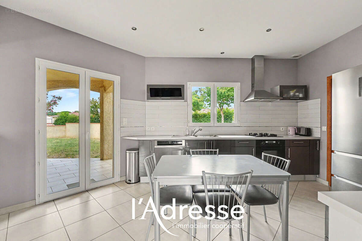 Exclusivité l'Adresse Immobilier - La Salvetat Saint Gilles - Maison de 137m² avec un grand sous-sol de 70m² sur un terrain de 7 - photo 7
