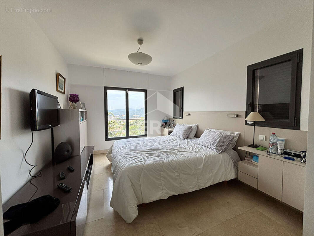 Maison Roquebrune Sur Argens 7 pièce(s) 225 m2 - photo 8