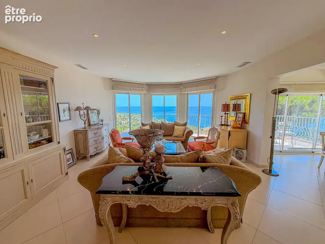 A vendre villa provencale vue mer golfe st tropez garage tout a pied aux issambres - photo 5