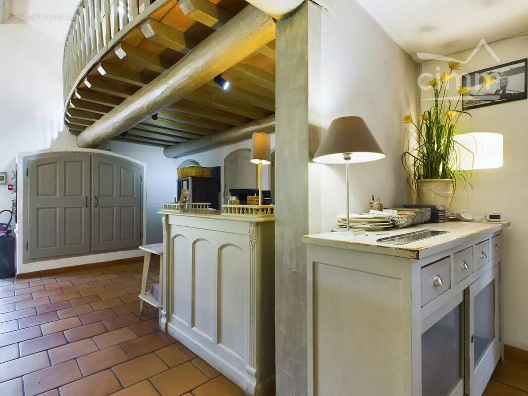 Commerce à SAINT-PAUL-LE-JEUNE