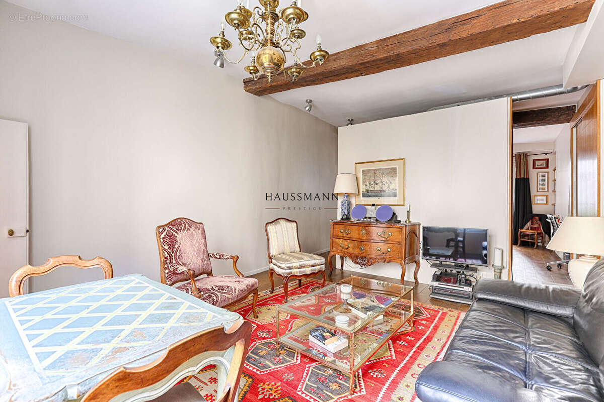 Appartement à PARIS-1E