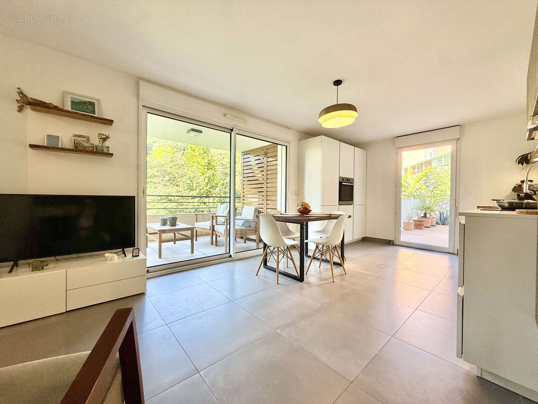 Appartement 3 pièces avec solarium, terrasse, parking et cave   Menton - photo 5