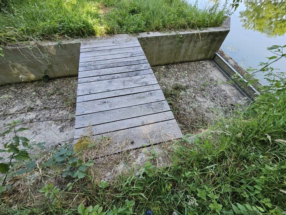 Autre à SAINT-PRIEST-LA-FEUILLE