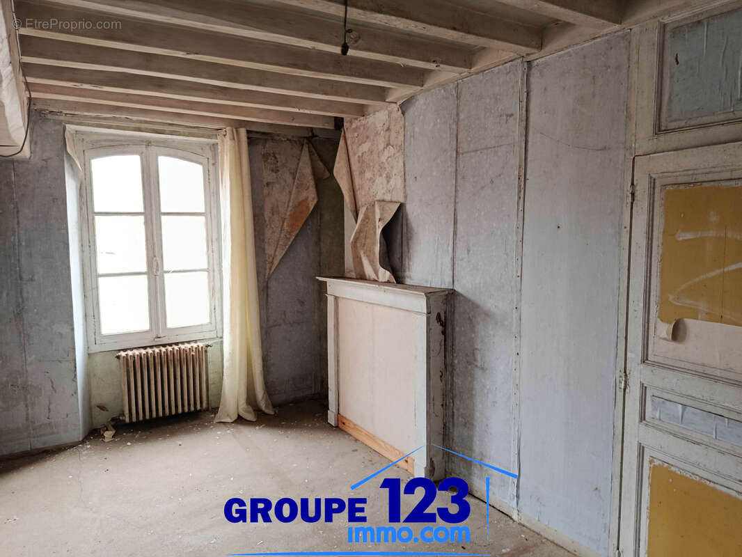 Maison à LA FERTE-LOUPIERE