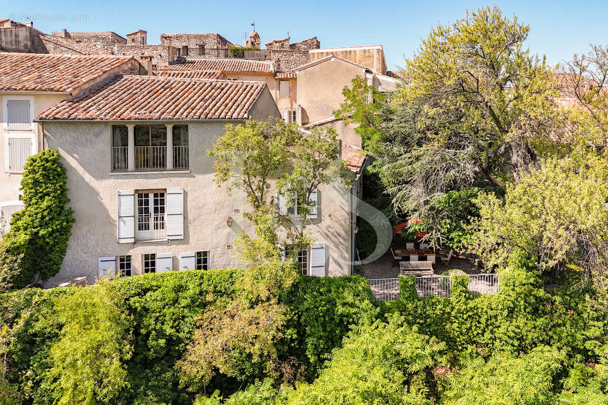 Maison à VENASQUE