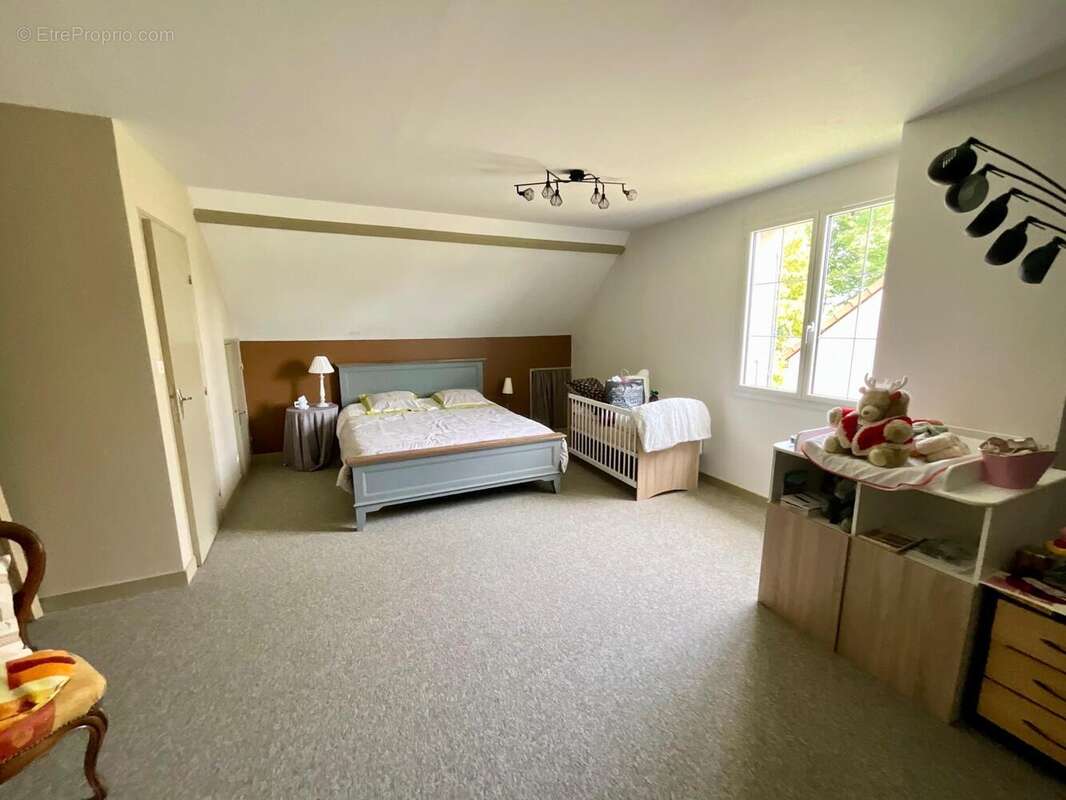 Maison 168 m² à Mehun-Sur-Yevre  - photo 6