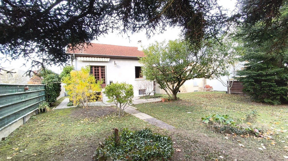 Maison à VIGNEUX-SUR-SEINE