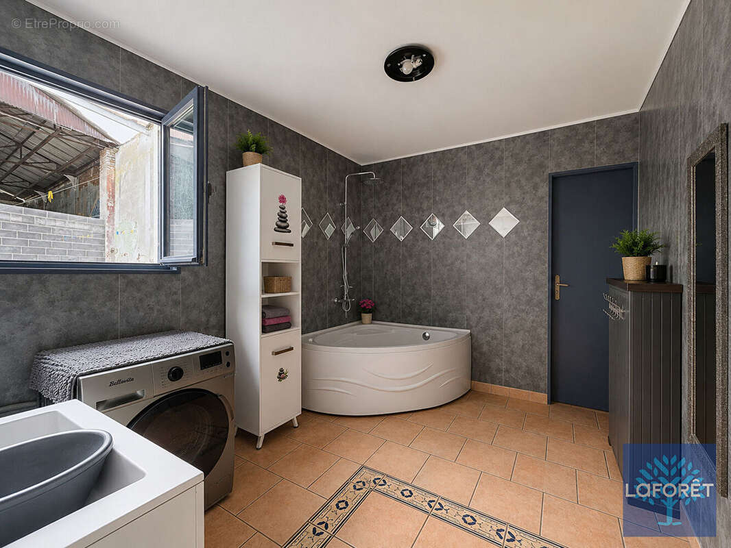 Maison avec nombreuses dépendances Escaudain - photo 8