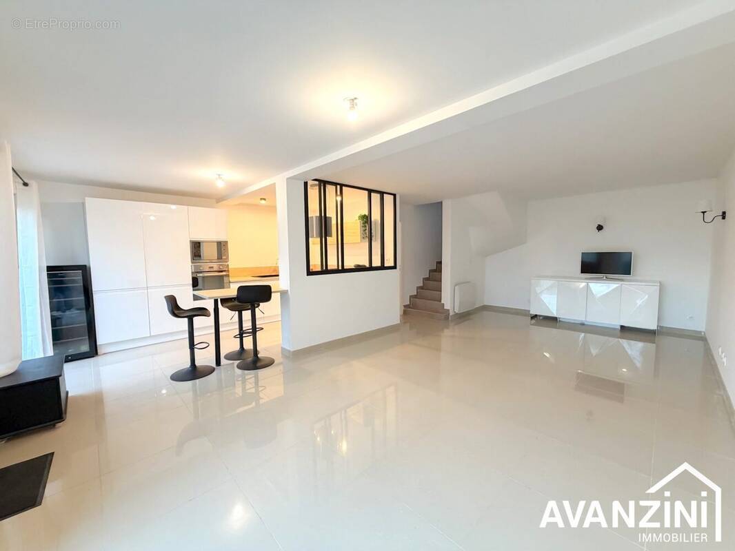 séjour salon / cuisine U.S - Maison à COUILLY-PONT-AUX-DAMES