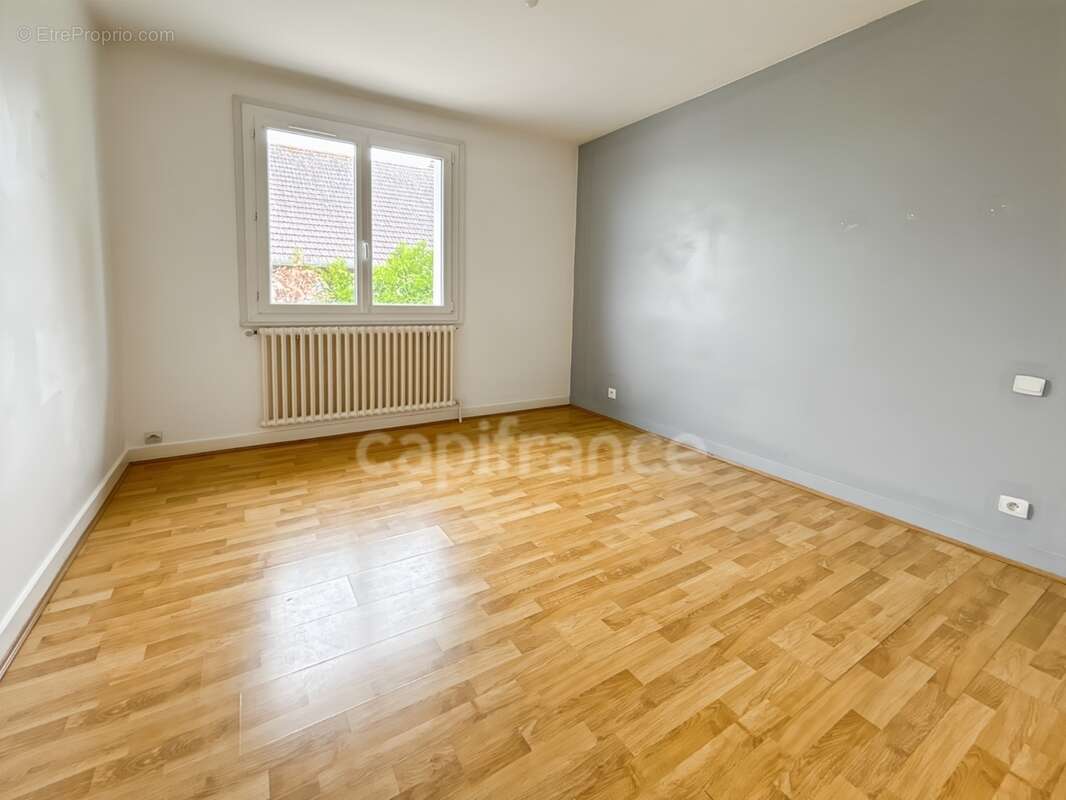 LE MANS Quartier Maillet-Bellevue Maison sur sous sol 4 chambres - photo 14
