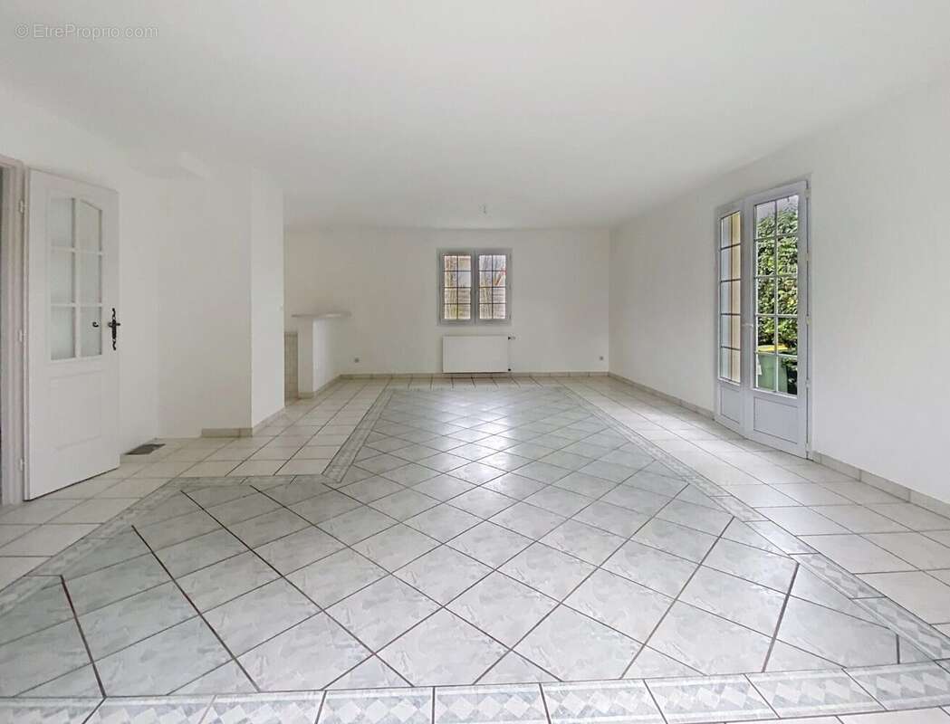 Photo 2 - Maison à LE HAILLAN