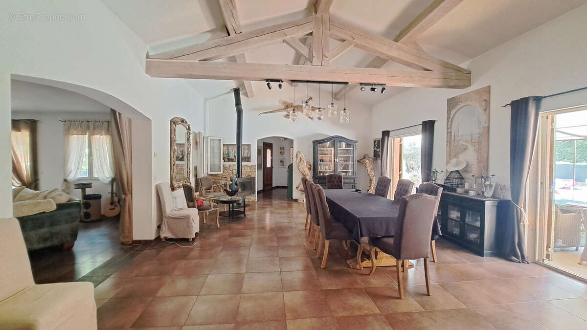 Très belle villa, 240m2 de plain pied au calme. - photo 4