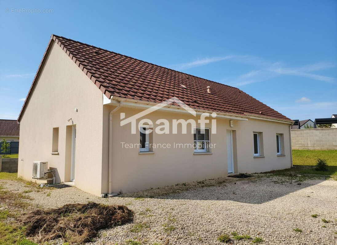 Maison à MORTHOMIERS