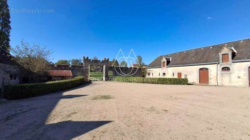 Exceptionnel château XV-XVI et XIXe avec son hameau et ses 108 hectares avec possibilité d’acheter 200ha attenants supplémentair - photo 12