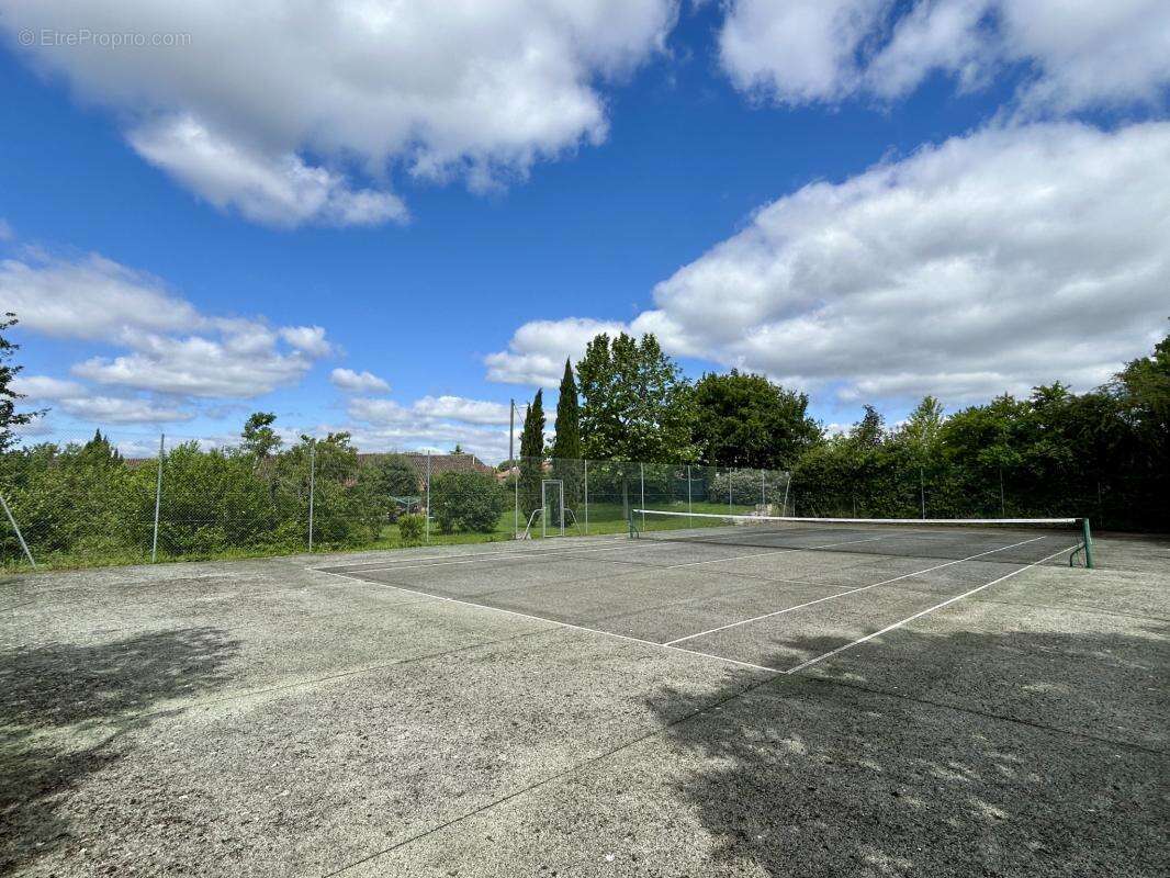 Élégant Corps de ferme de 4 Chambres avec Piscine et Court d - photo 20