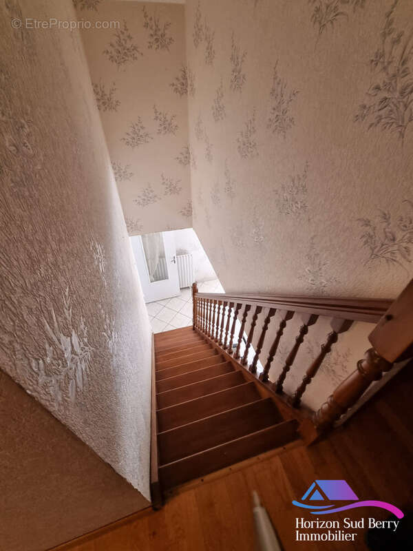 Escalier - Maison à LA BERTHENOUX