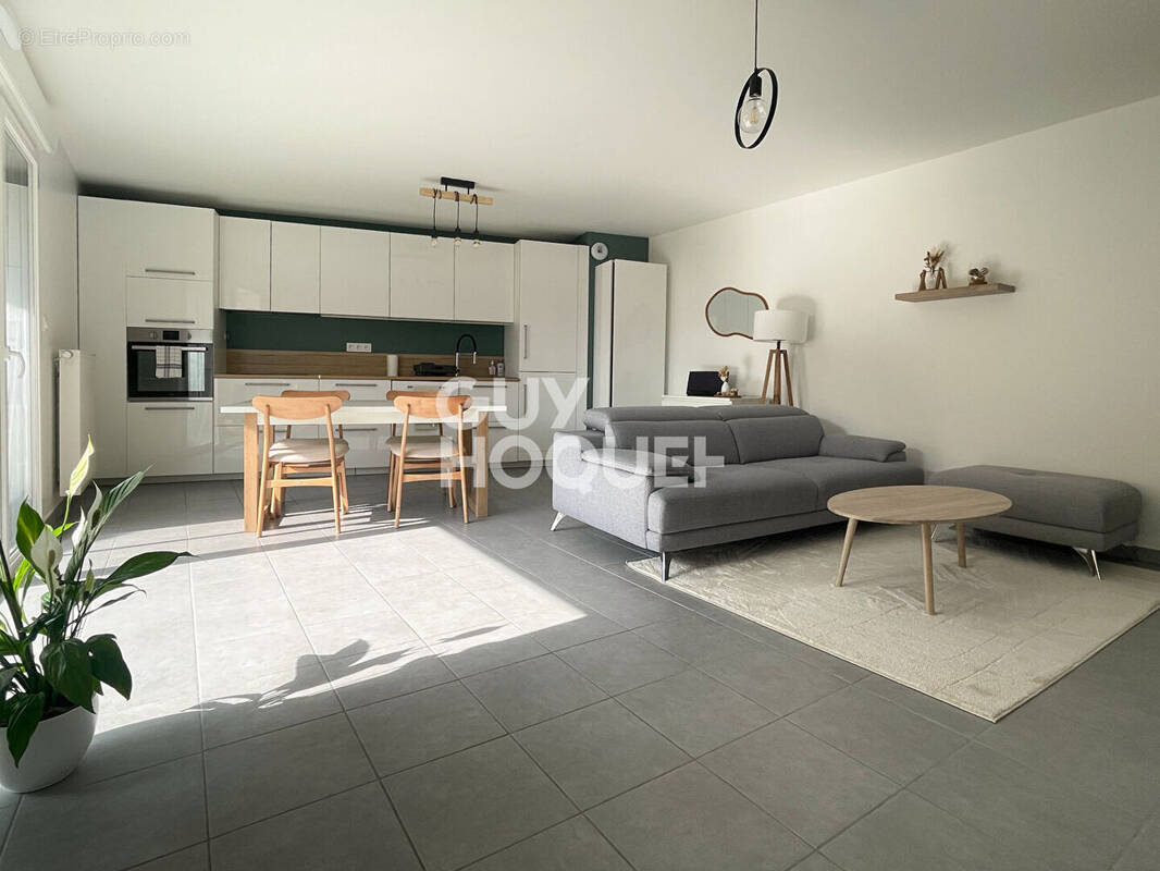 Appartement à LUZINAY