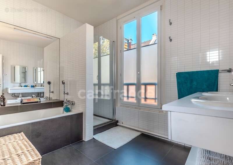 Maison à COURBEVOIE