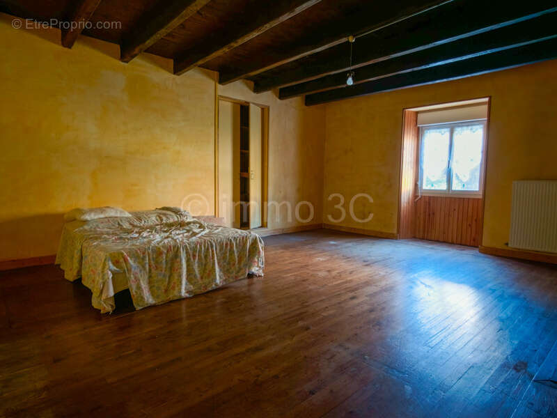 Maison en pierre à rénover avec terrain et grange - photo 5