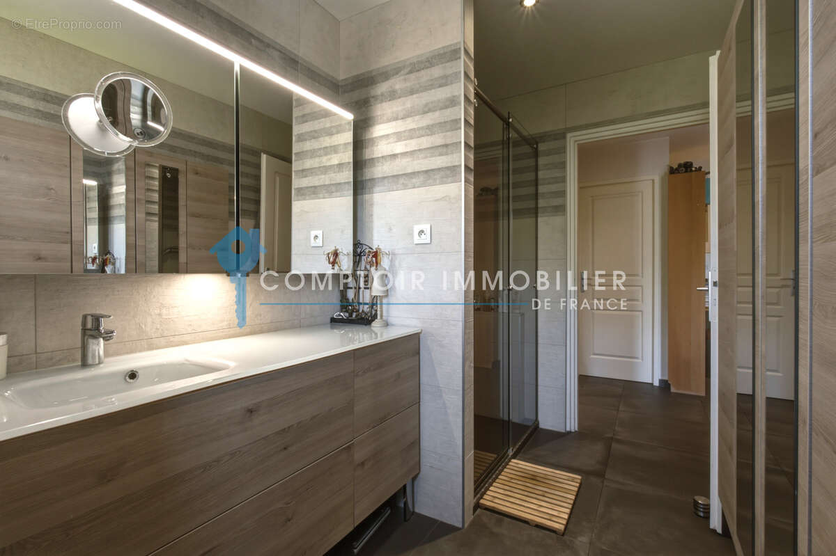 Appartement à SAINT-ISMIER