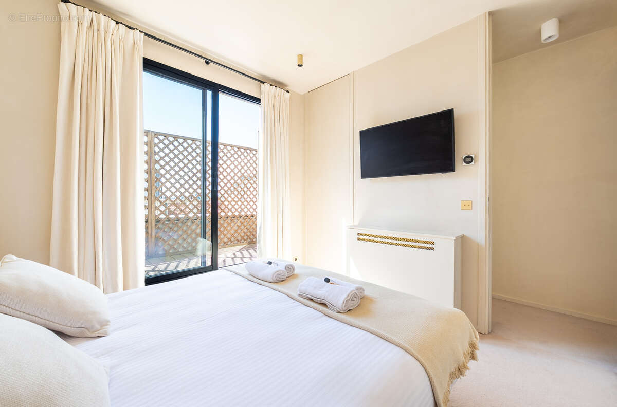 Appartement à PARIS-8E